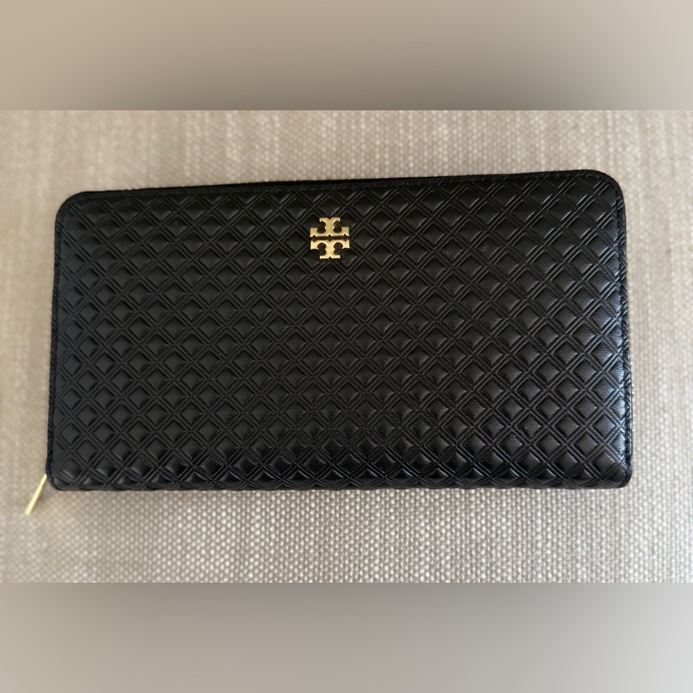Tory Burch Black Continental Quilted Diamond Pattern Wallet